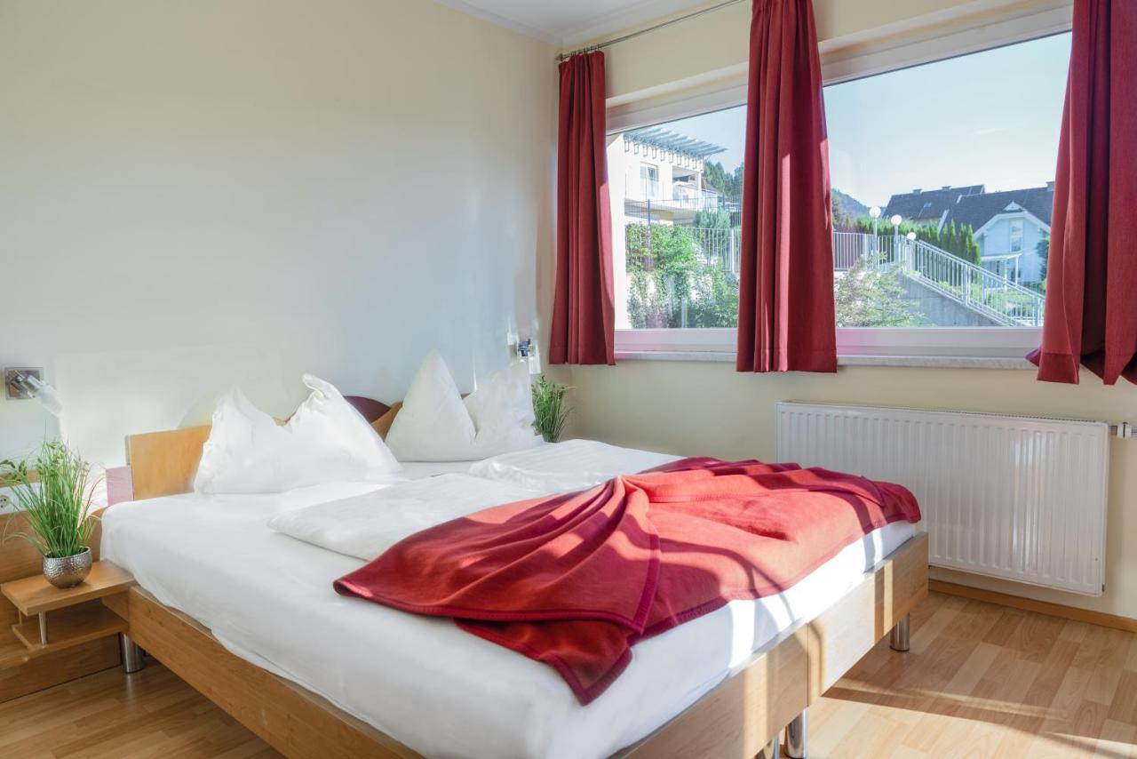 Gasthof Zur Post Ossiach Bagian luar foto