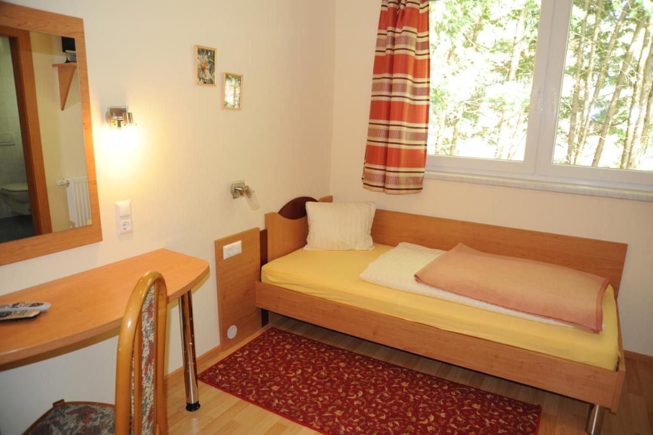 Gasthof Zur Post Ossiach Bagian luar foto
