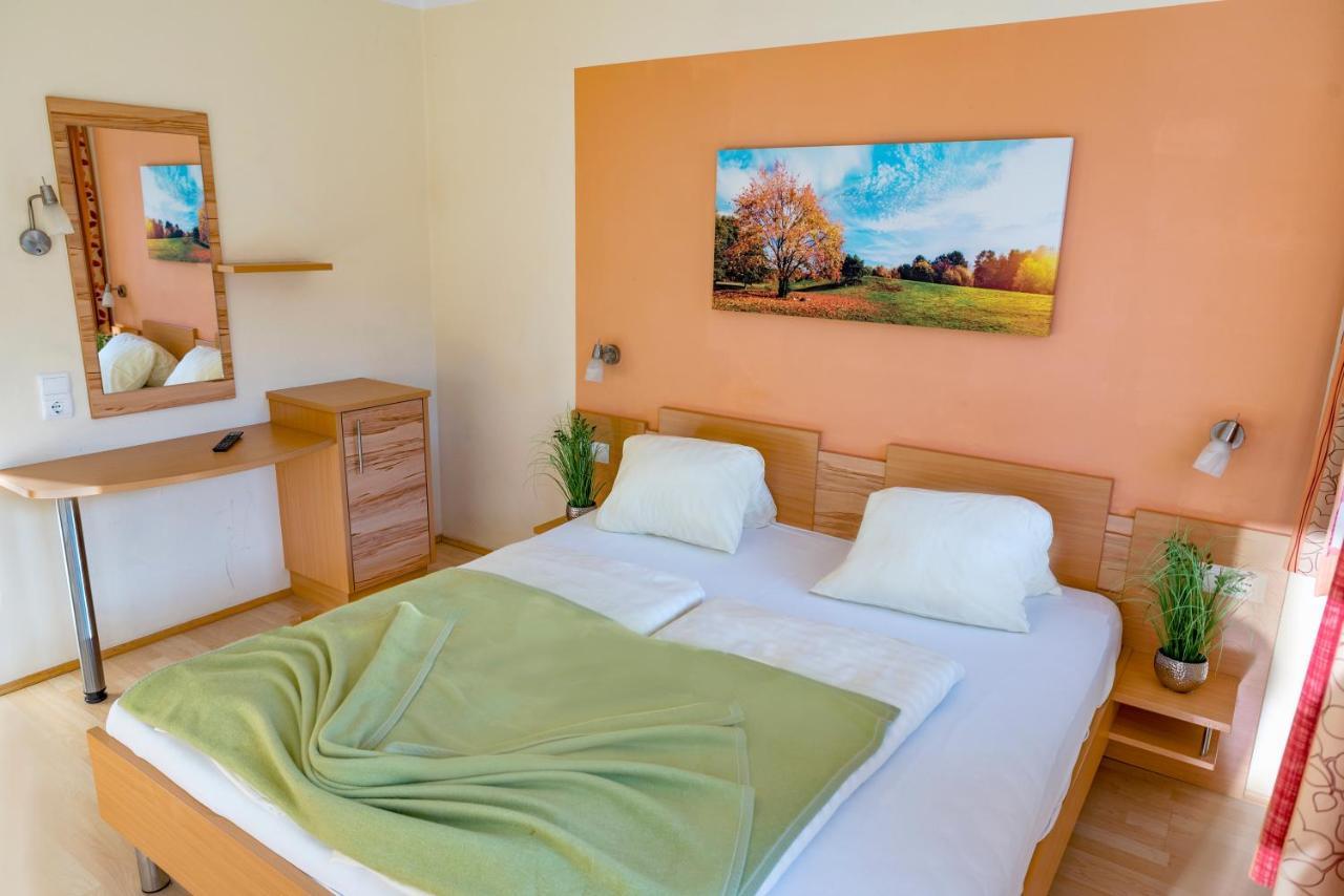 Gasthof Zur Post Ossiach Bagian luar foto