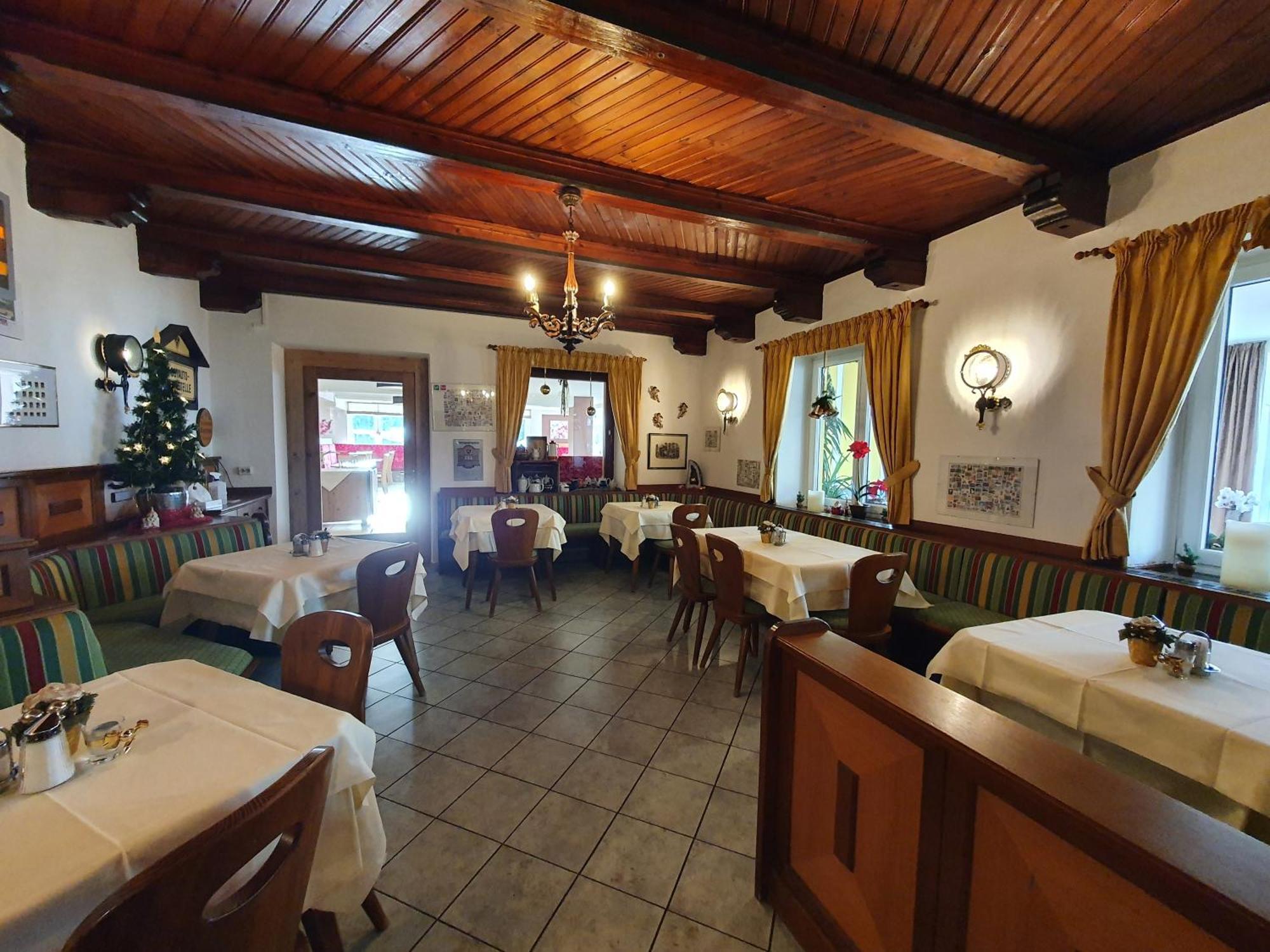 Gasthof Zur Post Ossiach Bagian luar foto